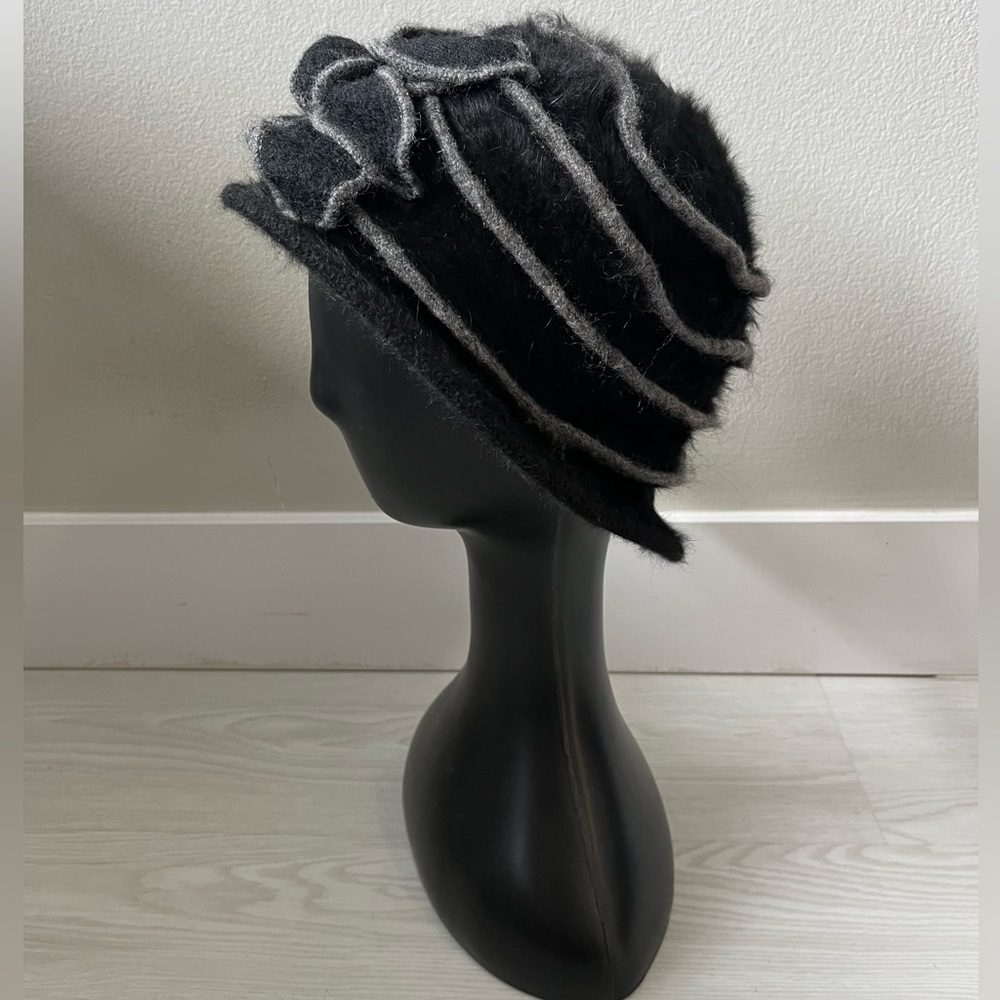 Wool Black Cloche Hat with Bow design - Picture 3 of 7